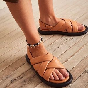 Seychelles size 7.5 brown leather puff sandals